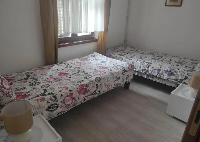 Andrea Airport Apartments