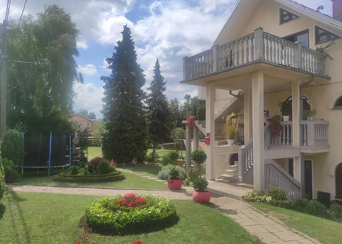 Andrea Airport Apartments
